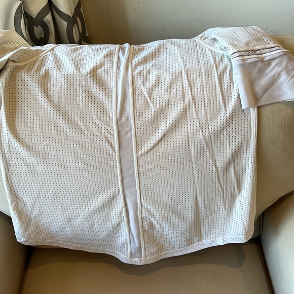 LULU football jersey type top so cute - Picture 7 of 9